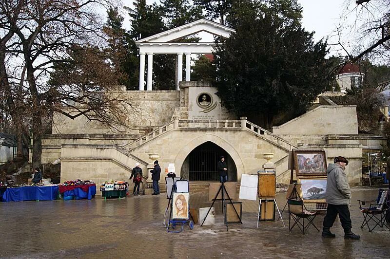 Лермонтовские места в кисловодске. Лермонтовская кисловодск на сегодня. Лермонтовская галерея пятигорск. Лермонтовские места в кисловодске. Кисловодск лермонтовская площадка.