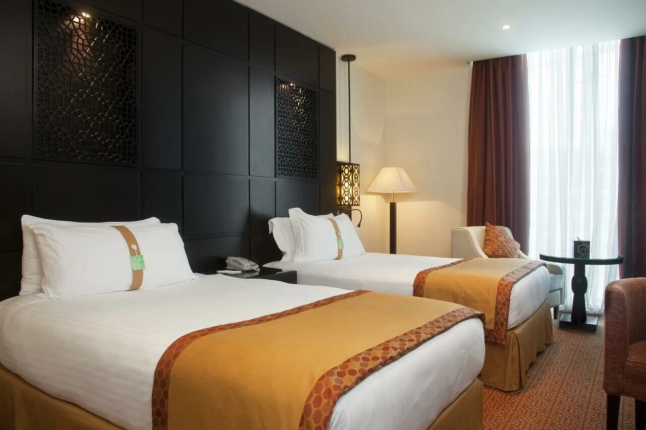 Holiday Inn al Barsha Дубай. Holiday Inn Dubai al Barsha, an IHG Hotel. Holiday Inn Dubai al Barsha 4 Аль барша. Тур в отель Holiday Inn Dubai al Maktoum Airport 4*. Holiday дубай