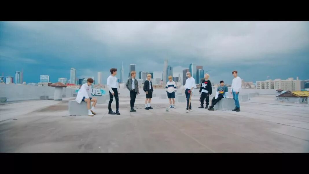 Не пишите мне я люблю stray kids. Stray финальная сцена. Stray kids tmt. Stray kids tmt. Stray kids tmt.
