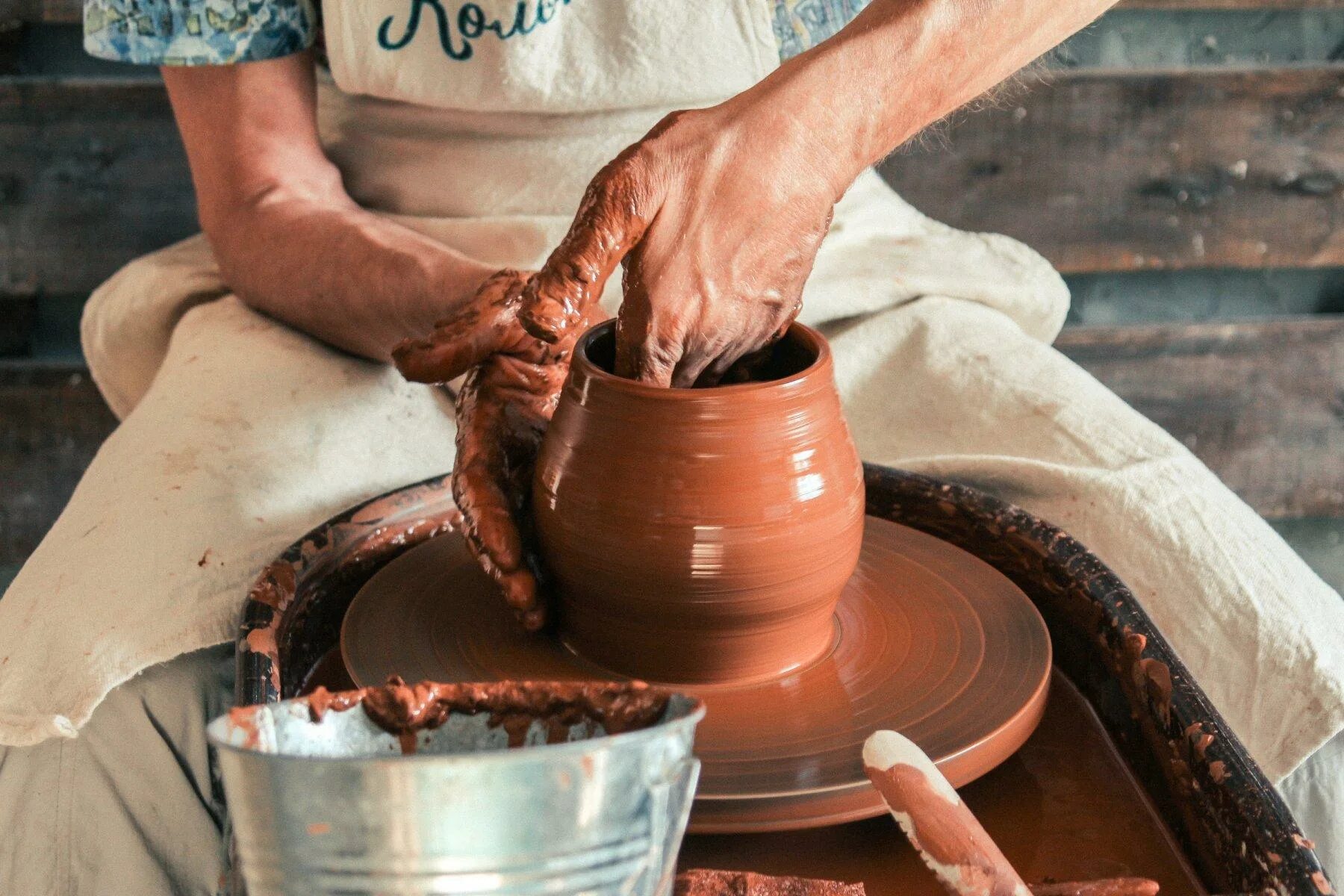 Мастер класс гончарное дело. Гончарная мастерская пайн ривер. Мастер класс гончарный екатерина щипановы. Ремесло гончар. Гончар 8 класс.