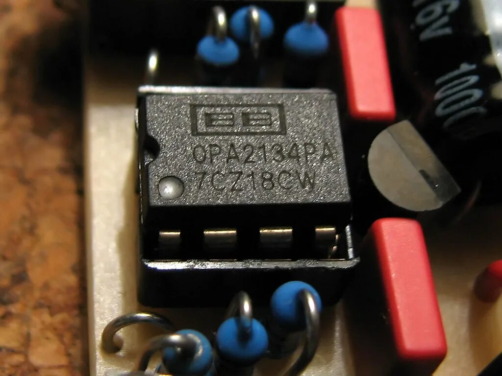 Burr brown. Opa2134 preamp. Burr Brown 2134. Burr-Brown ina217. Burr-Brown tas5754m усилитель.