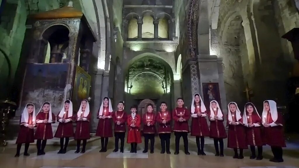 Видео песнопения. Грузинский хор. Грузинские песнопения в храме. Грузинские дети в церкви. Хоровое пение Грузии.