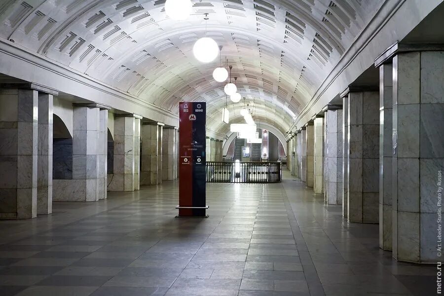 Переход с охотного на театральную. Станция метро Охотный ряд. Метро Охотный ряд 1935. Метро Охотный ряд центр зала. Московский метрополитен Охотный ряд.