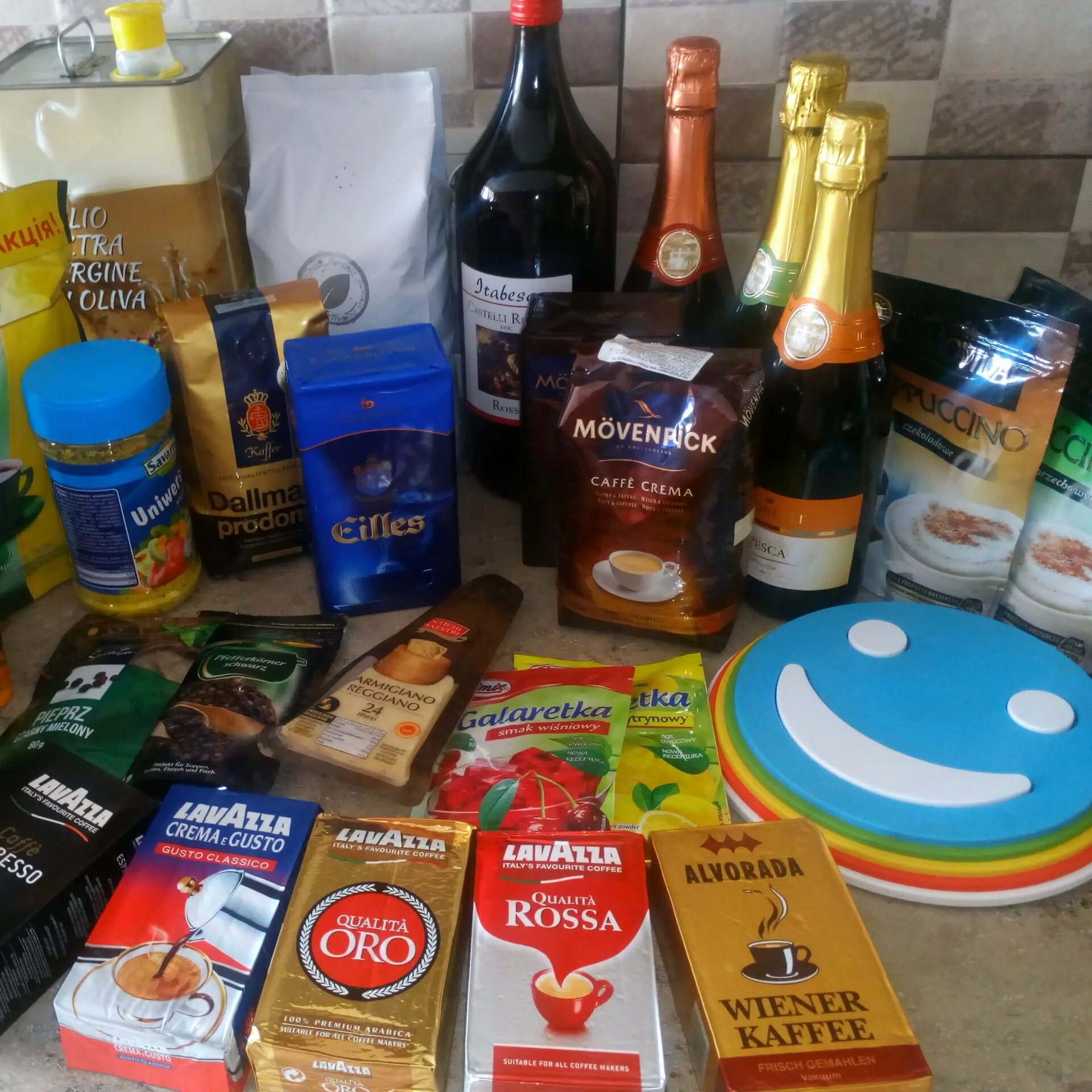 Европейская продукция. Продукты из польши. Сладости из магазина. Украинские продукты. Румынские продукты.