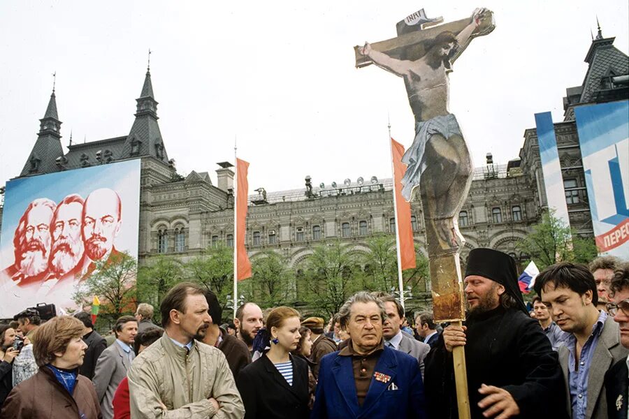 Первомайская демонстрация 1993 года в Москве. Первомайская демонстрация 1990 года в Москве. 1 Мая 1990 года Москва.