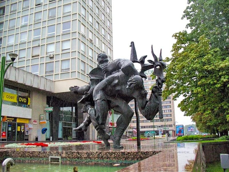 Памятники в минске фото Площадь Якуба Коласа а Минске (Минская область)