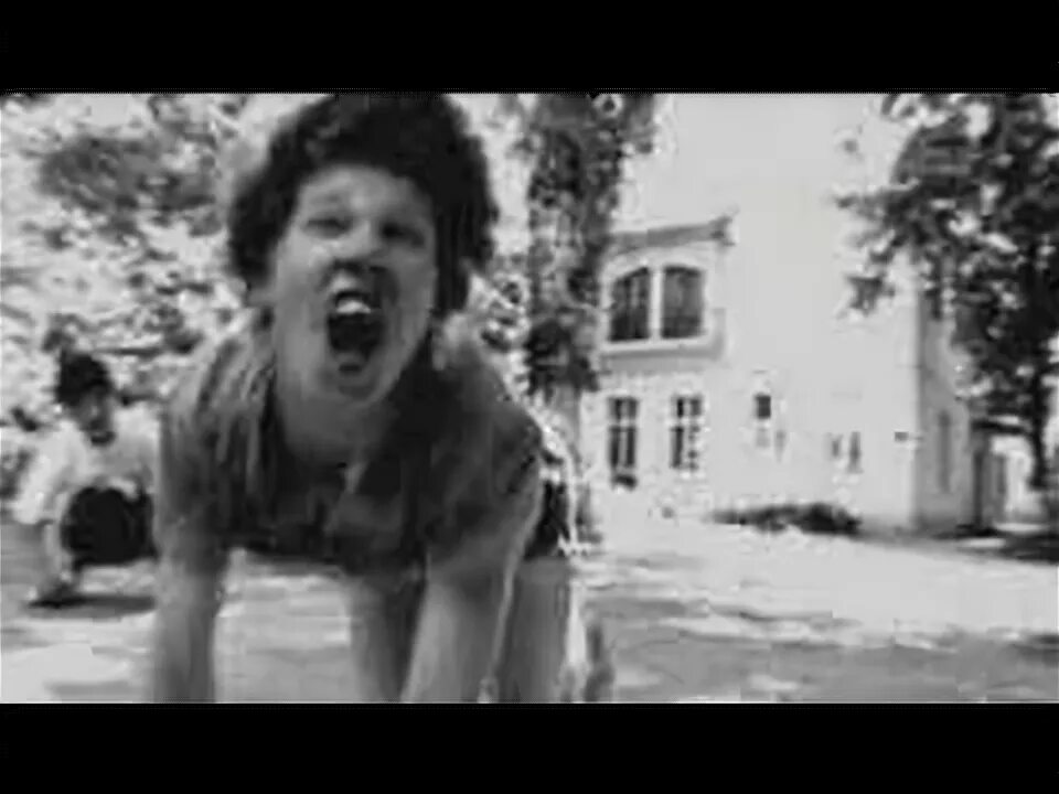 Альма собака фото. Девочку воспитали собаки. Оксана маугли. Девочку воспитали собаки. Оксана малая маугли.