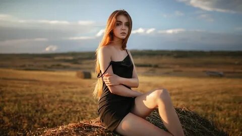 В поле в чулках