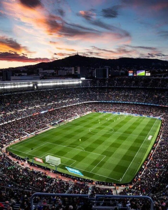 Стадион далеко. Камп ноу стадион. Барселона Камп ноу. Стадион Барселоны. Футбольное поле Камп ноу.