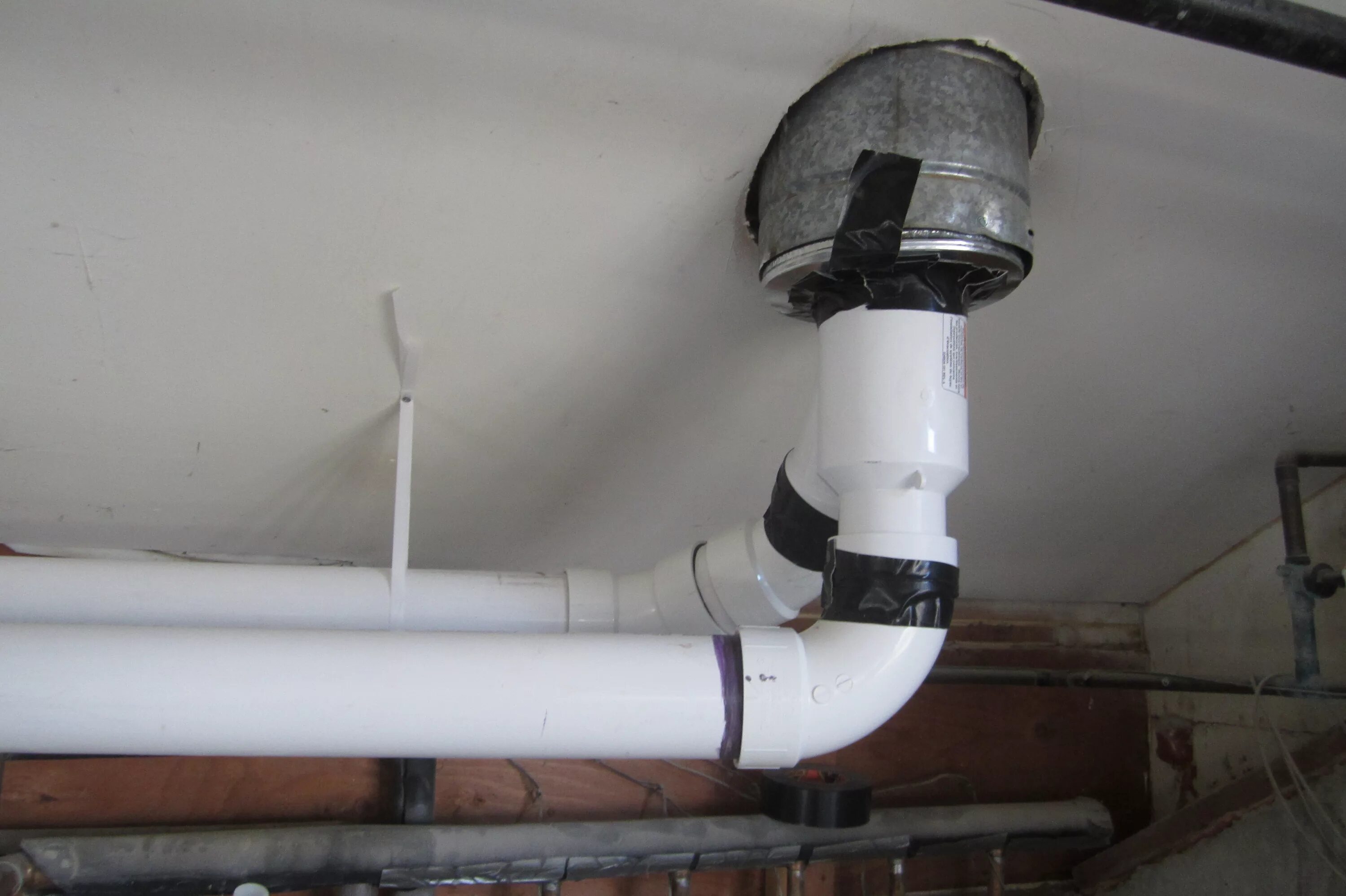 вентиляционная труба для газа. вытяжка в котельной в частном доме для твердотопливного котла. ветн канал для газовой колонки. вытяжка для котла в частном доме. труба для вентиляции 150 для котельни.