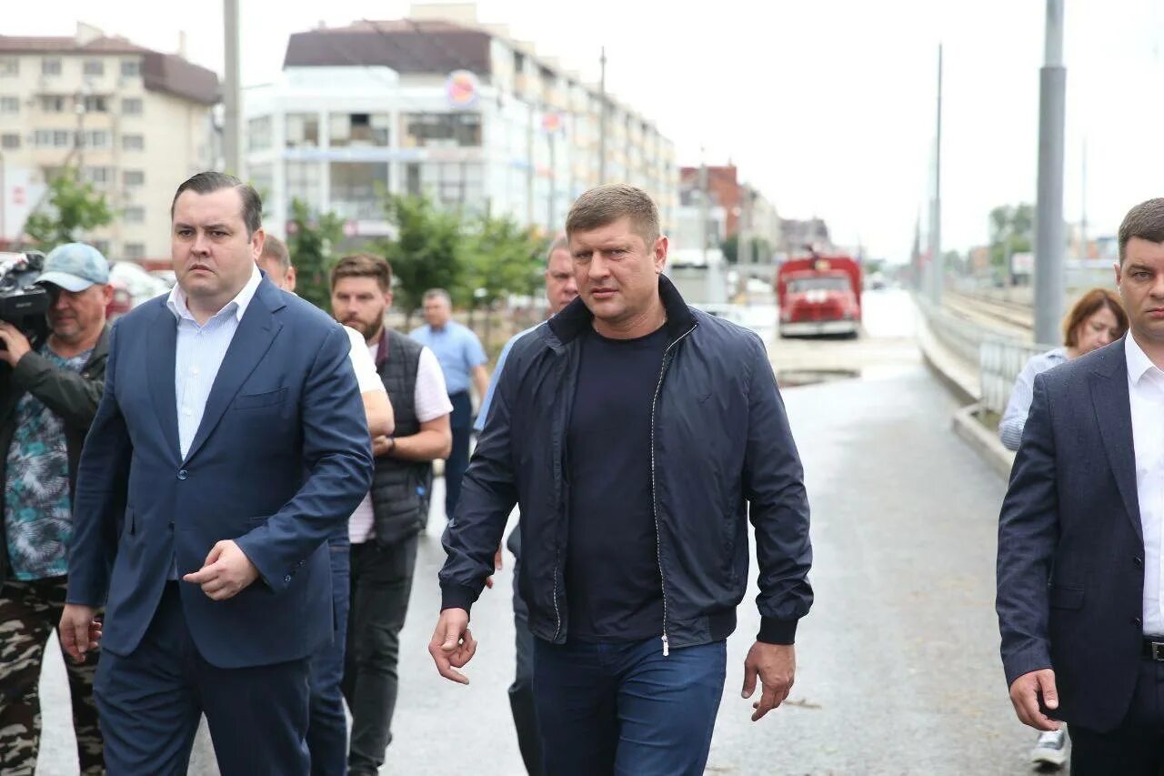 Город зовет краснодар. Алексеенко мэр краснодара. андрей алексеенко краснодар. мэр краснодара алексеенко фото. потоп на московской краснодар.