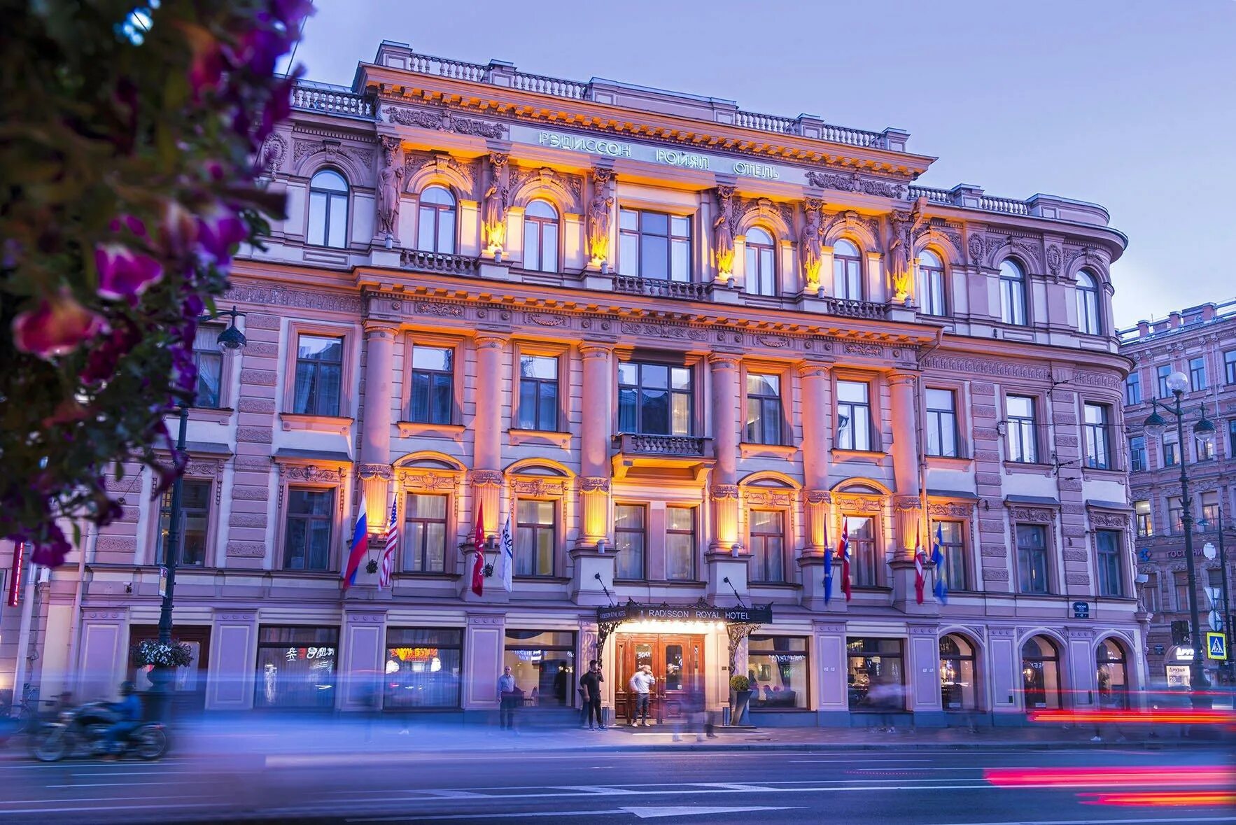 Hotel st petersburg. Radisson Royal Санкт-Петербург. Отель Рэдиссон Роял СПБ. Отель Рэдиссон Санкт-Петербург Невский проспект. Отель Radisson Royal Санкт-Петербург Невский проспект 49/2.