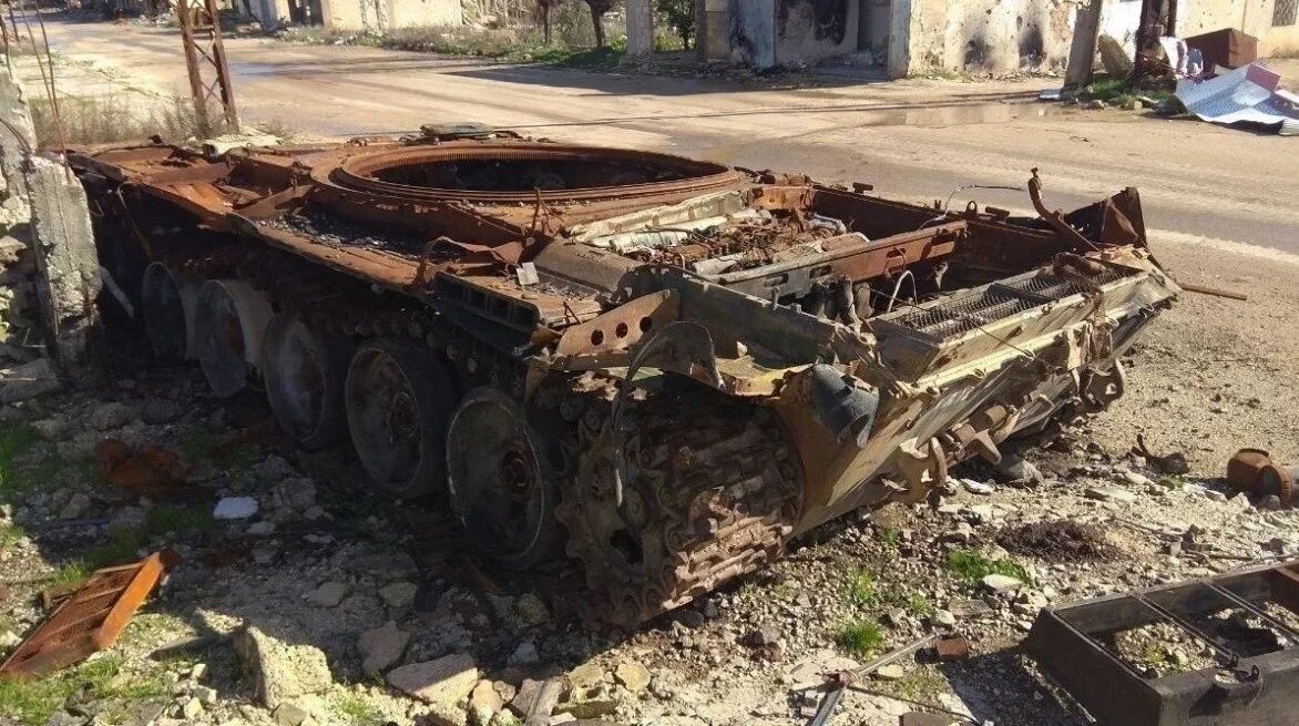 Кадры подбитой техники. Уничтоженная техника Сирии. Уничтоженные танки в Сирии.