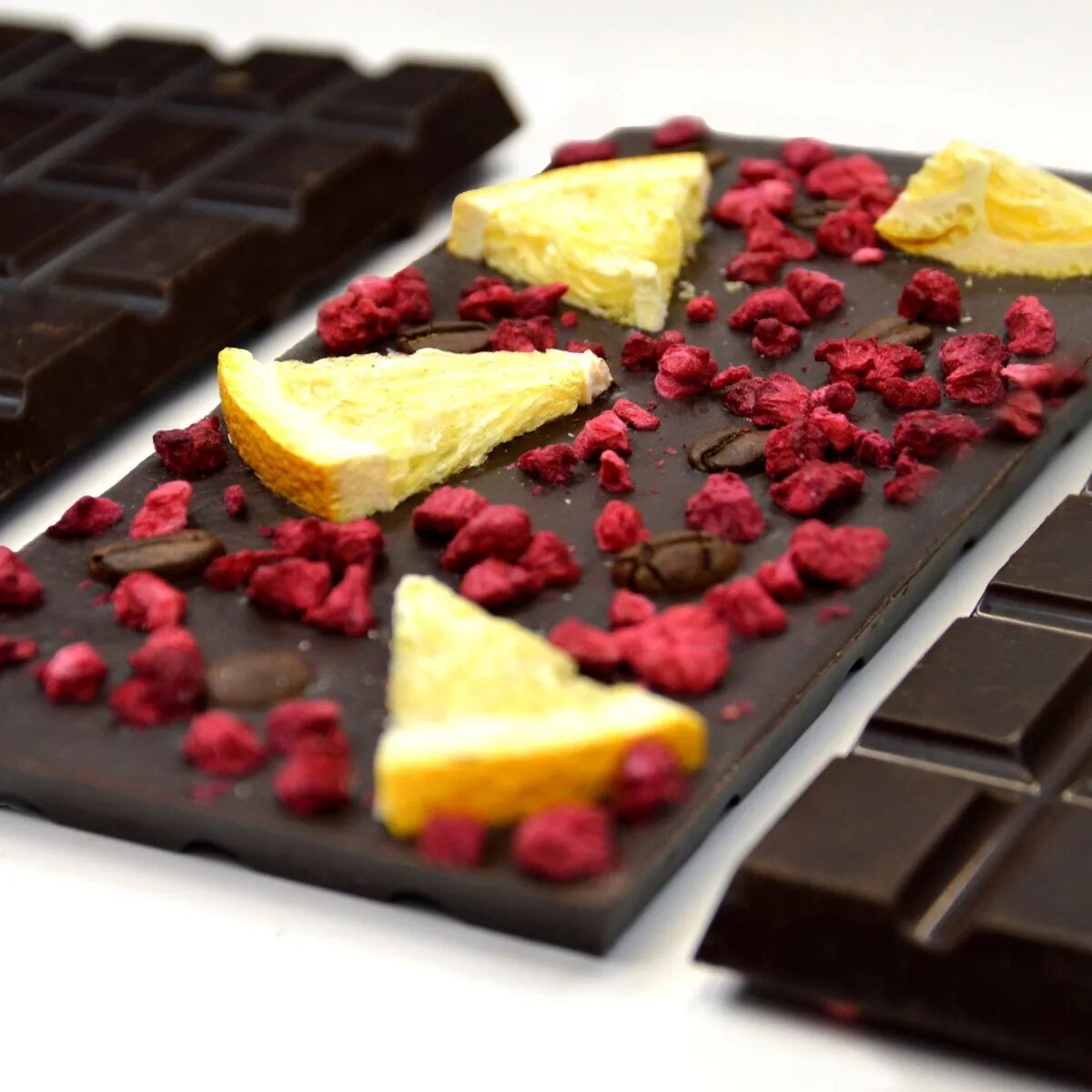 Шоколадная плитка. Красивые шоколадные плитки. Плиточный шоколад. Красивые плитки шиколада.