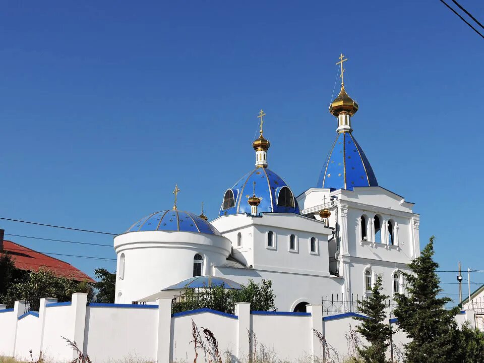 Храм Державной Богородицы Севастополь. Церковь Державной иконы Божией матери Севастополь. Церковь на красной Горке в Севастополе. Храм и Царственных страстотерпцев Севастополь красная горка. Севастополь красная горка