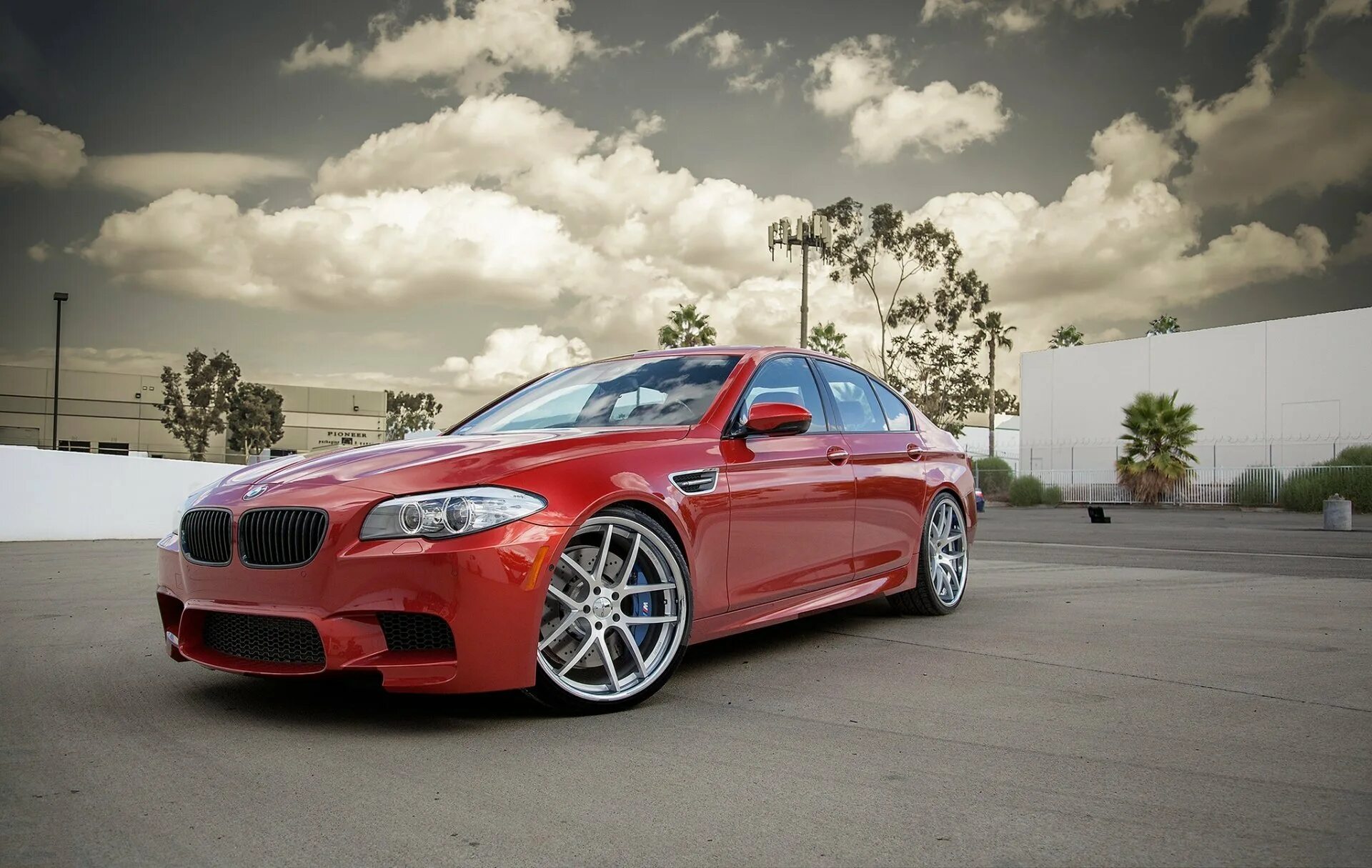 BMW m5 f10. BMW m5 f10 красная. BMW m3 f10. Красная БМВ м5 f10. Красная бмв м5