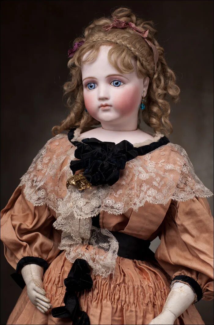 Старая куколка. Куклы Жюмо. Старинные куклы. Старые фарфоровые куклы. Винтажные фарфоровые куклы.