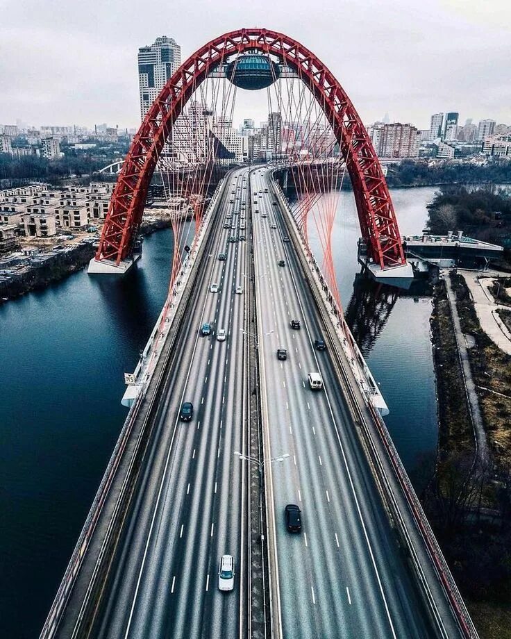 Краснопресненская магистраль живописный мост. Мост в серебряном бору. Красный вантовый мост в москве. Вантовый мост через москву-реку. Серебряный бор мост арка.
