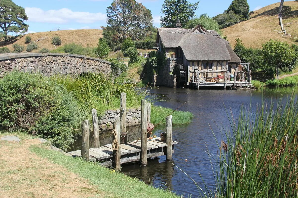 хоббитон железноводск. хоббит тон. домики хоббитов иноземцево. хоббитон иноземцево. озеро хоббитон иноземцево.