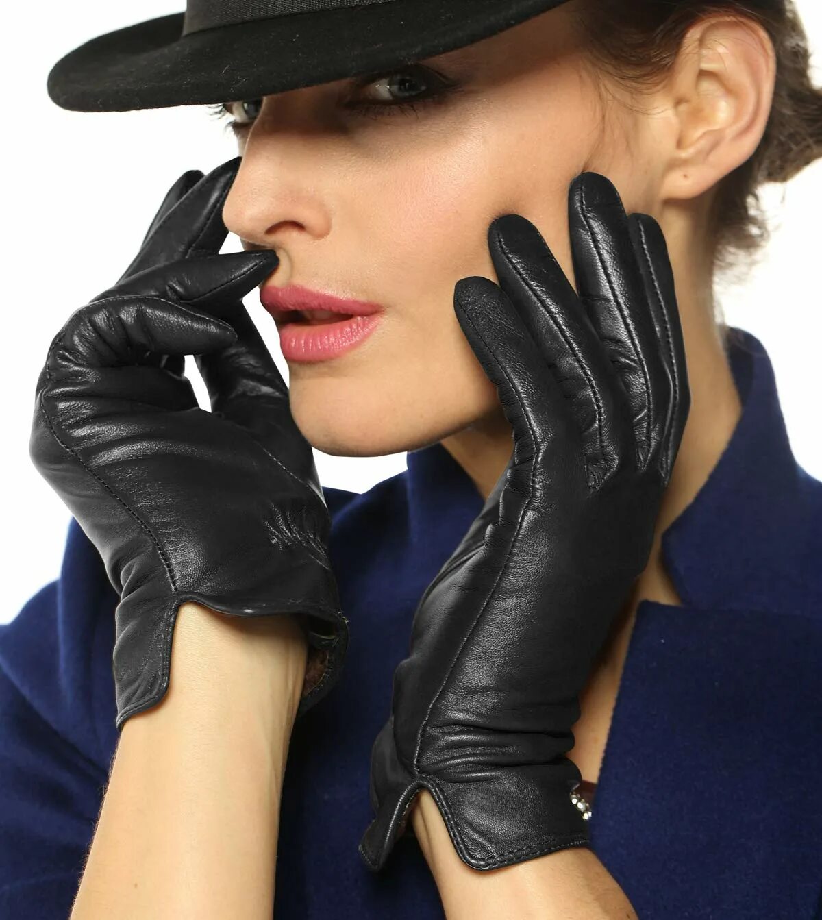 карла гуджино в кожаных перчатках. перчатки кожаные женские. кожаные перчатки. лучшие кожаные перчатки женские. перчатки женские.