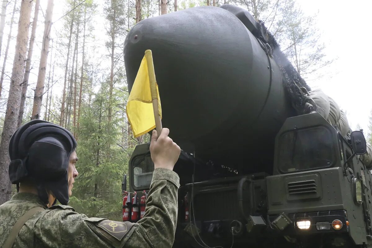 День стратегических ракетных. МАЗ МОМД РВСН. Стратегические учения РВСН РФ. МБУ Ярс. Машина боевого управления Ярс.