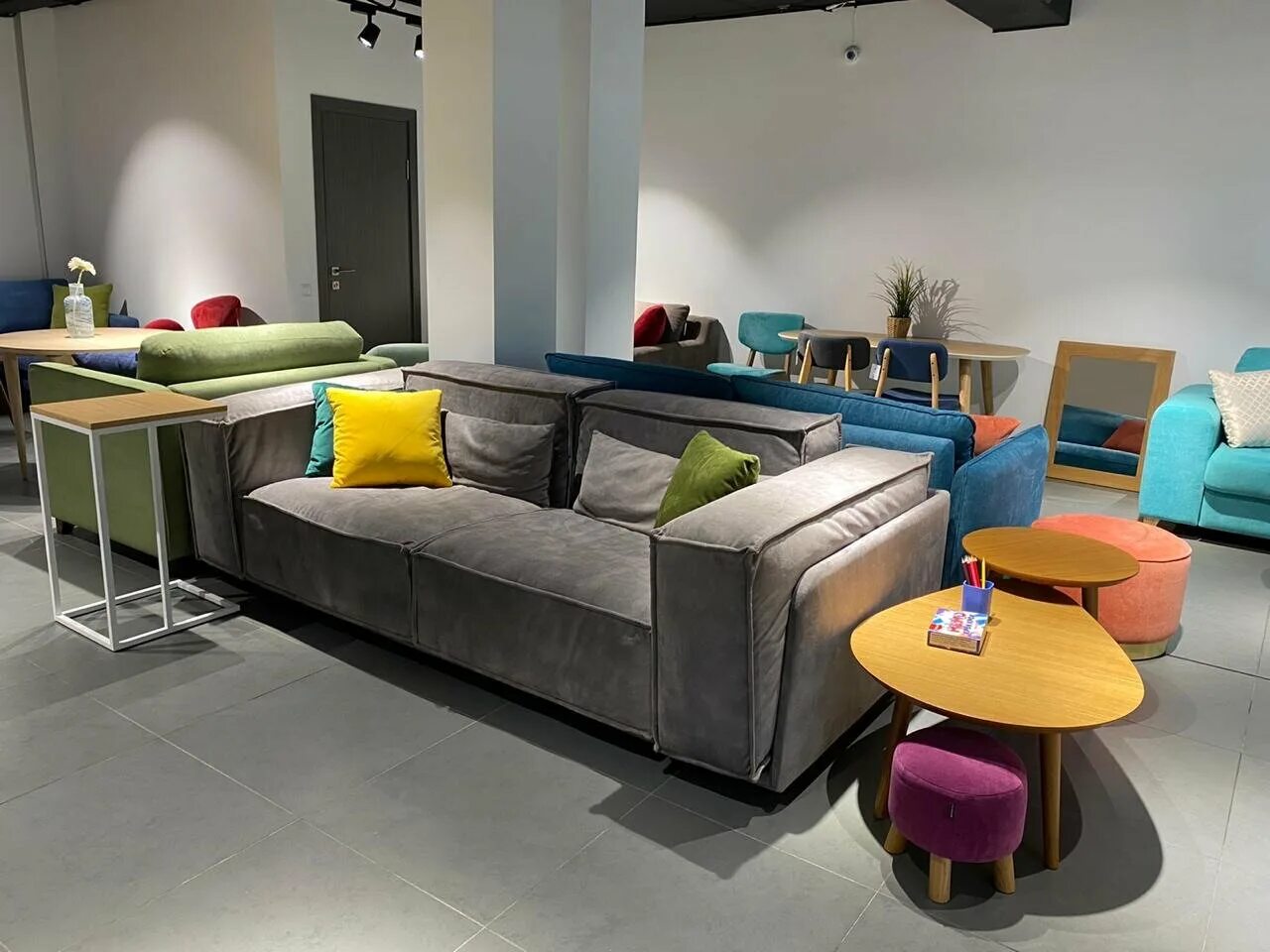 мебельный шоу рум. шоурумы мягкой мебели. мебельные шоурумы. шоу рум мебели. шоу рум мебели.