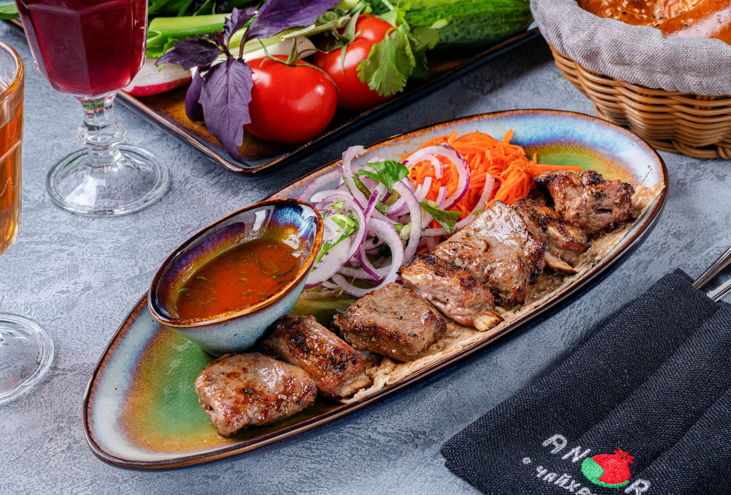 Чайхана шашлык. Шашлык кийма узбекский. чойхона shashlik. шашлык тахтача в худжанде. чайхона худжанд.