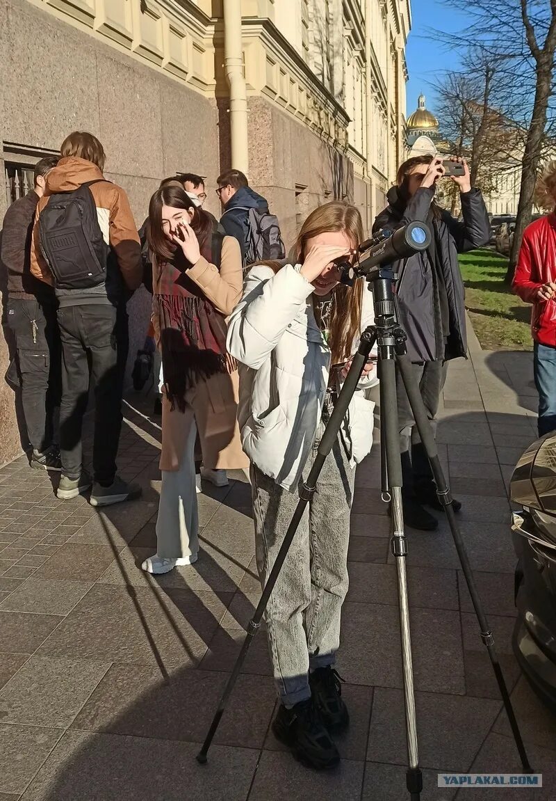 Солнечное затмение в петербурге когда будет. Затмение в Питере. Солнечное затмение Санкт-Петербург. Солнечное затмение в Петербурге. Частичное затмение.