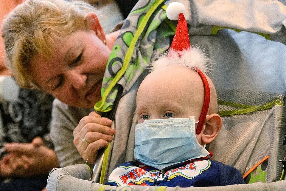 Можно больных детей. Онкобольные дети с родителями. Онкологически больные дети.