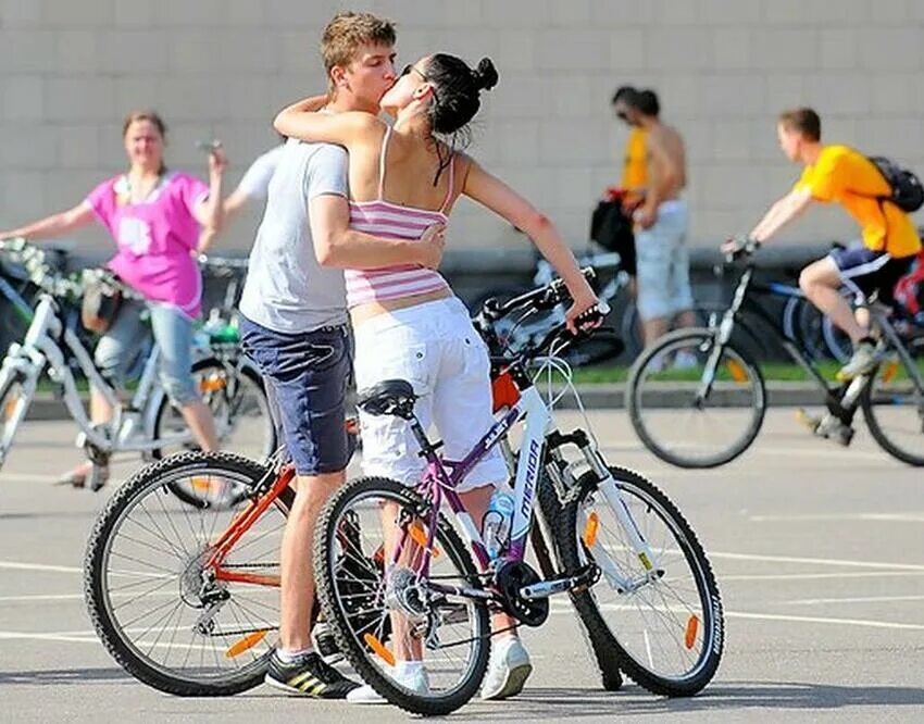 Велик для девочек. Как жена велосипед забирала. Майская велопрогулка 2021 екатеринбург. Central park bike rentals. С годовщиной свадьбы велосипед.