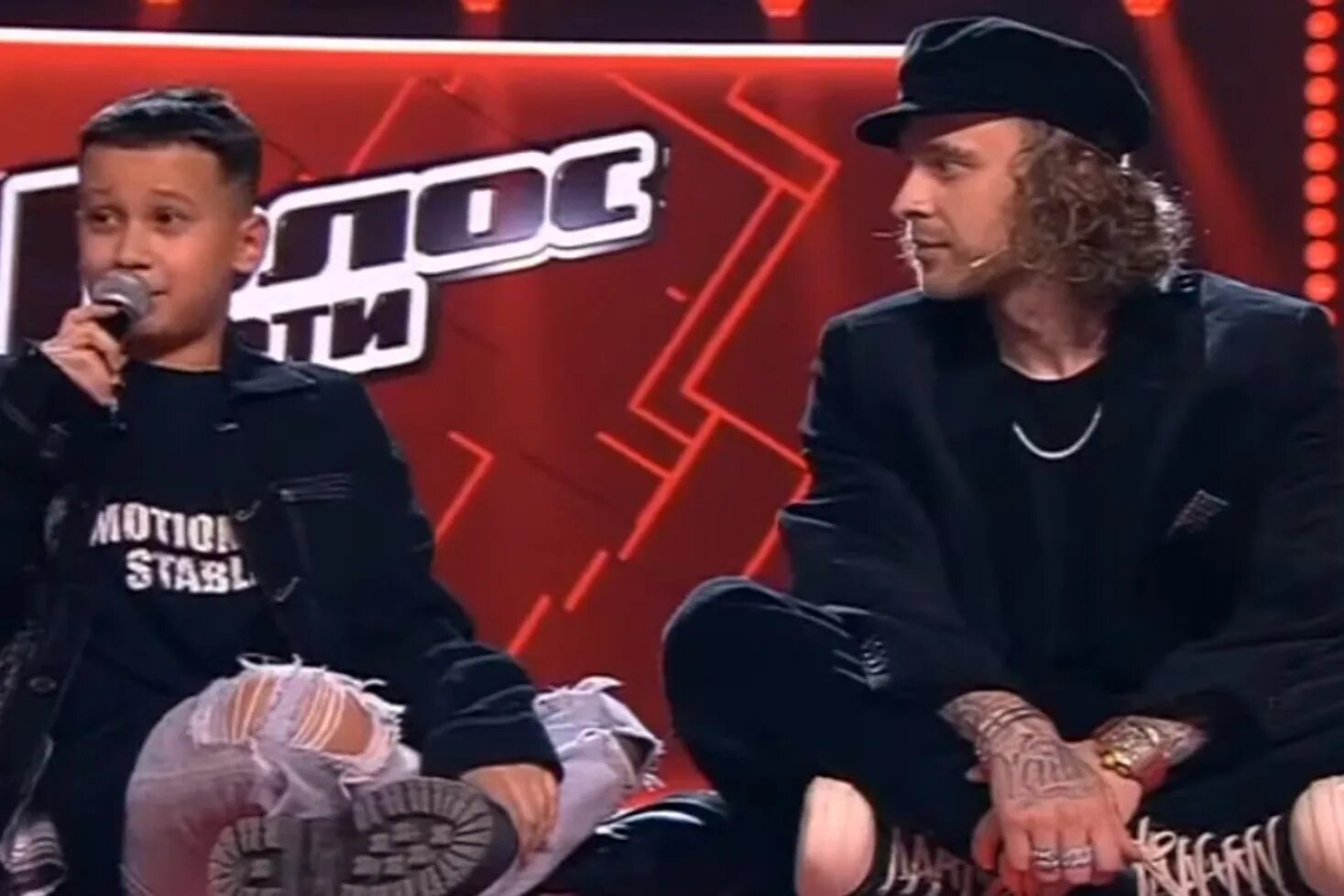 шоу голос. шоу голос 60+ 2022. 10 2023. шоу голос сцена. полина гагарина голос 2022.