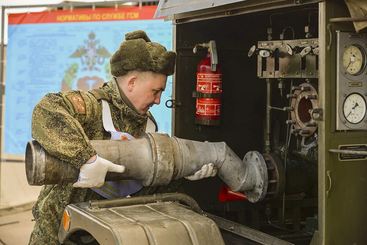 Войска службы горючего. Служба горючего армия. Офицеры службы горючего. День военной службы горючего. Армейский запас