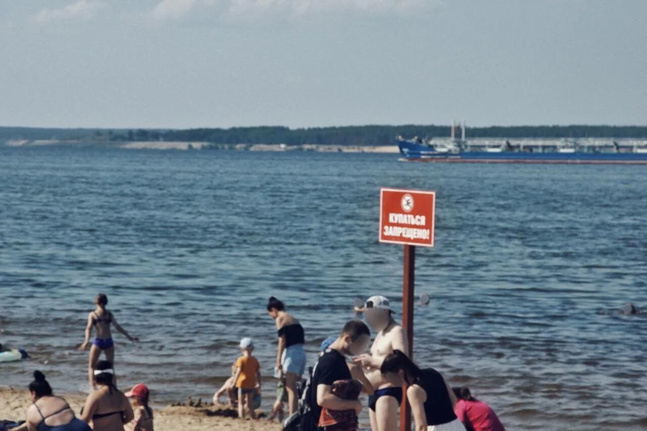 Купание в море запрещено. Купаться запрещено. Запрещенный пляж. Аншлаг купание запрещено. Купание запрещено.