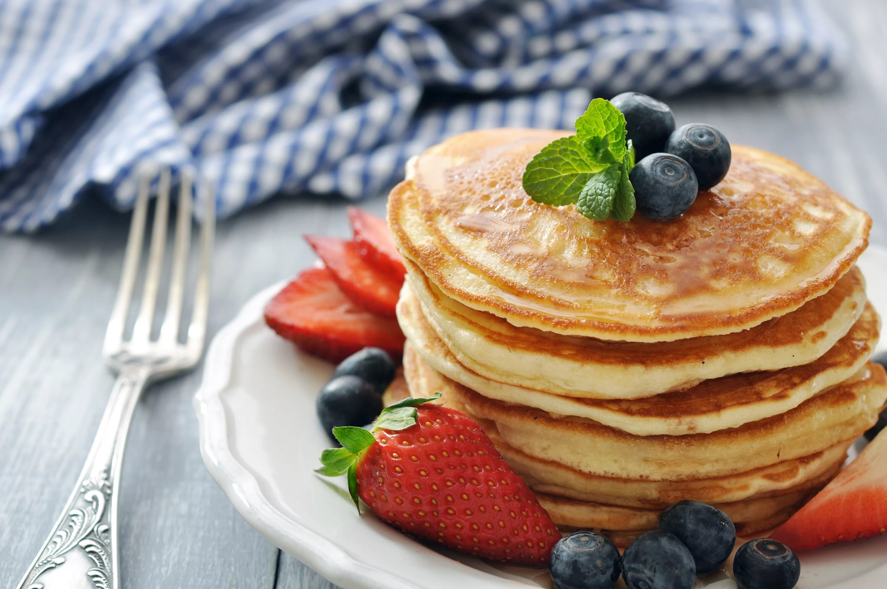 Hot cake. Американские блинчики панкейки. Американский панкейк. Оладушки панкейки. Блины и оладьи.