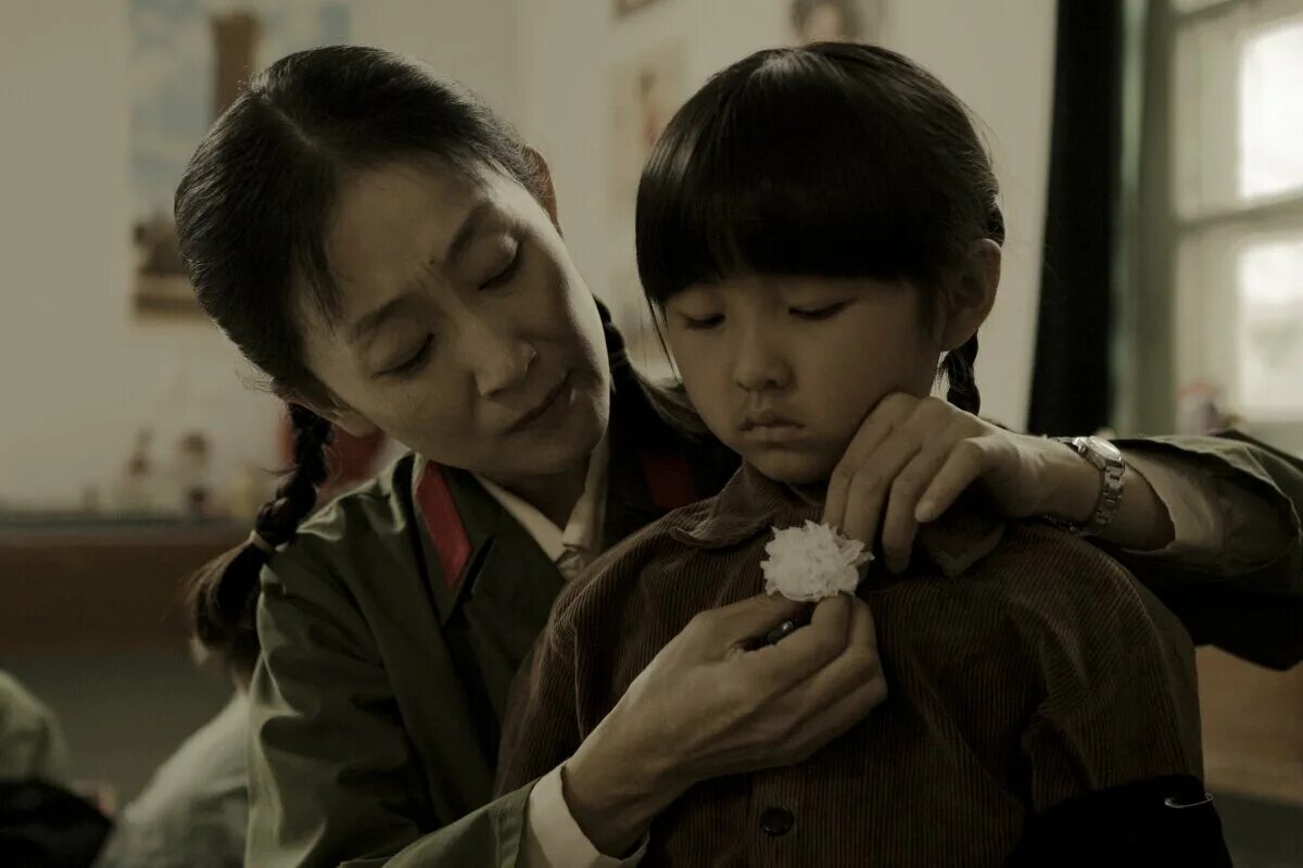 Землетрясение фильм 2010. Таншаньское землетрясение 2010. Землетрясение 2010. Землетрясение фильм 2010. Землетрясение в таншане 1976 фильм.