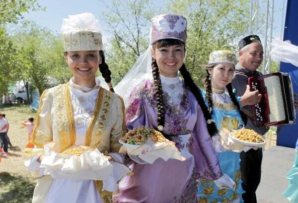 Народы проживающие в астраханской области. Казахи Поволжья. Казахи Астрахани. Поволжские татары. Астраханские татары.