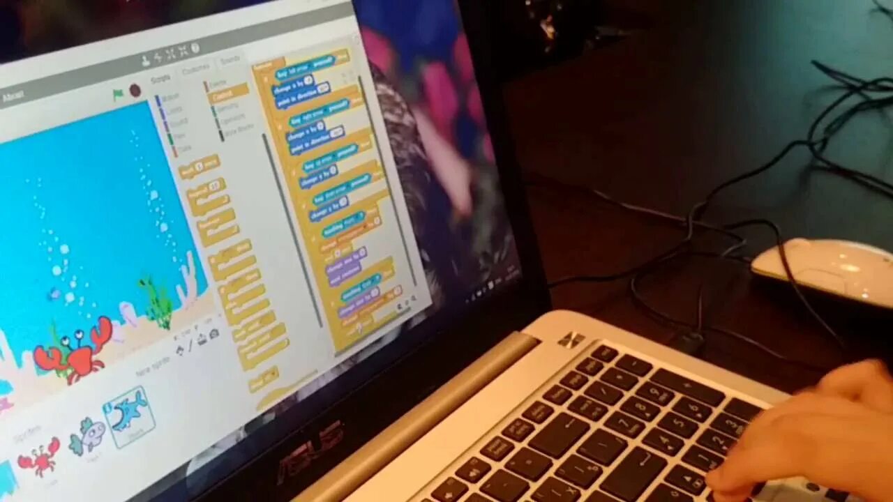 Программирование с помощью игры. Scratch программирование. scratches игра. скретч программирование для детей. занятия скретч.