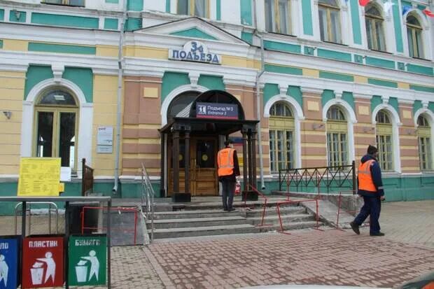 Кассы жд вокзала иркутск. Вокзал кассовый зал. Кассир ржд. Пригородные кассы нижний новгород московский вокзал. Пригородные кассы жд вокзала иркутск.