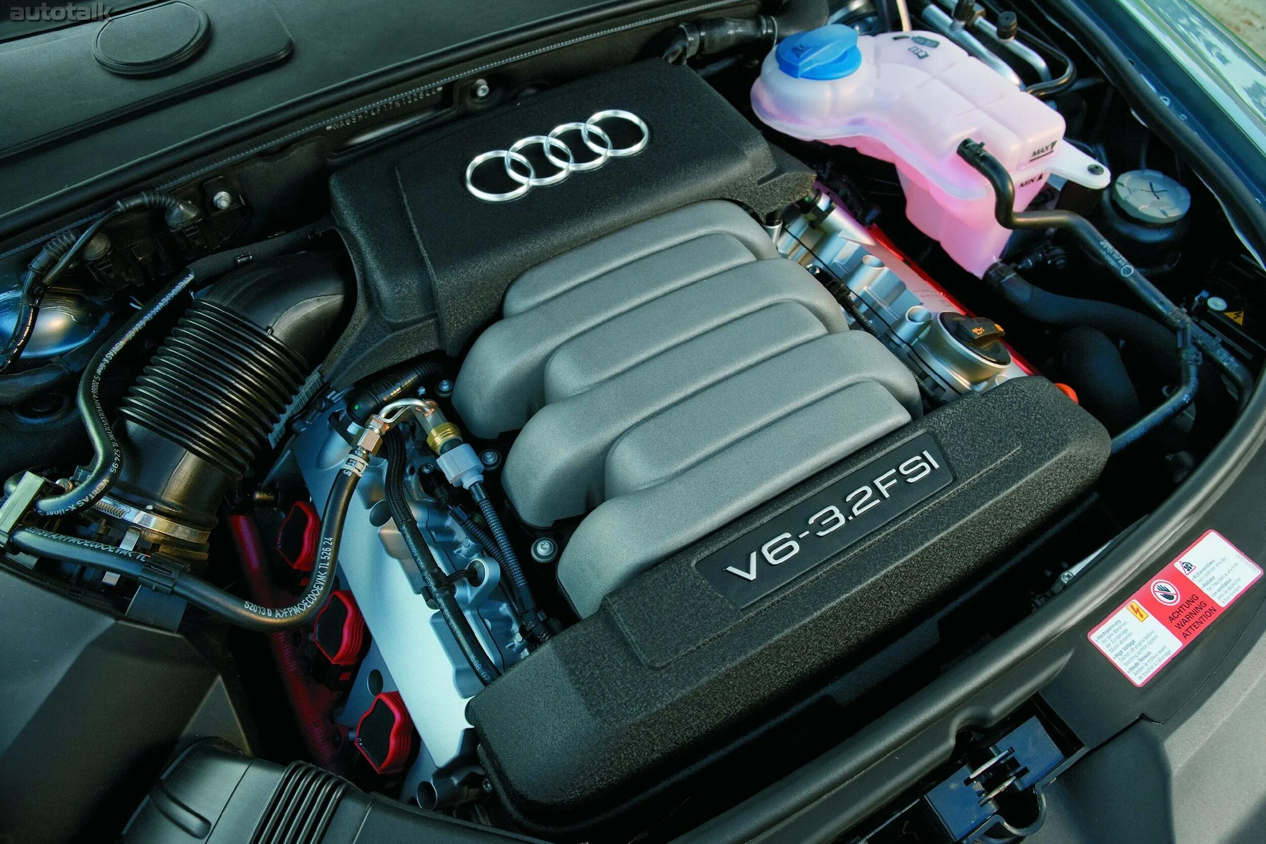 Ауди а4 б7 двигателя. Ауди а6с6 моторный отсек. audi 3.2 fsi. audi a6 3.2 fsi. ауди с6 мотор 2008.