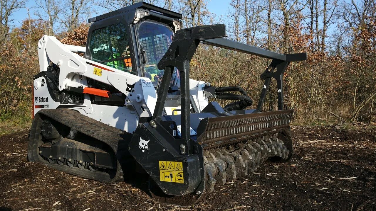 Bobcat купить bobcat pro. Погрузчик Bobcat t770. Бобкэт 770. Bobcat 770 гусеничный. Навесное оборудование на Бобкэт s530.