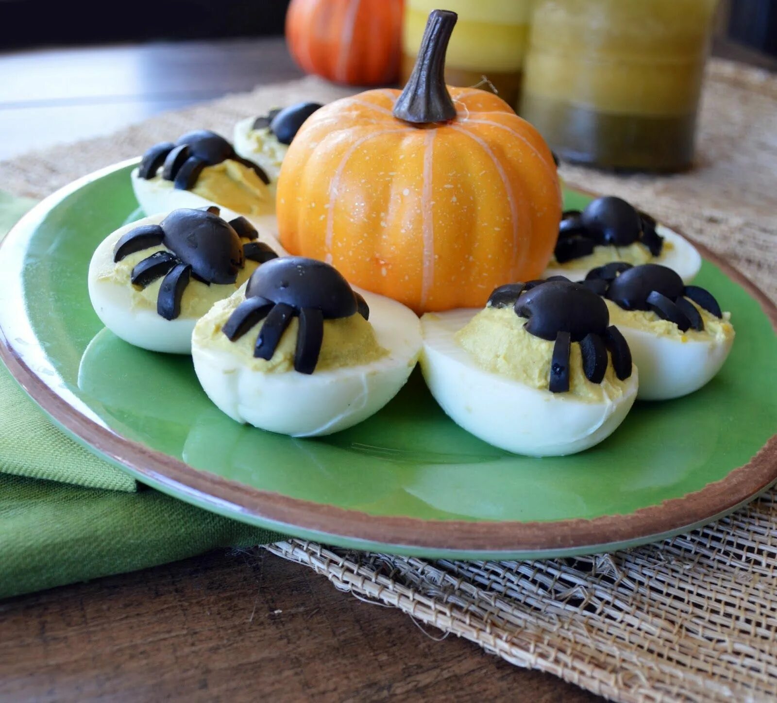 Halloween foods. Традиционные блюда на хэллоуин. Halloween foods. Еда на хэллоуин. Блюда для хэллоуина.