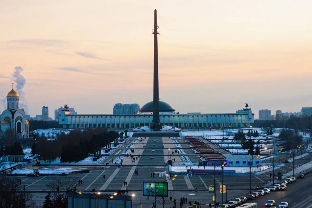 Поклонная гора москва входная площадь фото. Поклонная гора в Москве. Парк Победы Москва. Москва парк Победы на Поклонной. Поклонная гора Петербург.