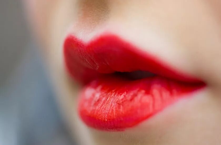 Песню губы холодные. Картинки поцелуя в губы. Red Lips. Цветотерапия красный цвет губы. Песня Red Lips.