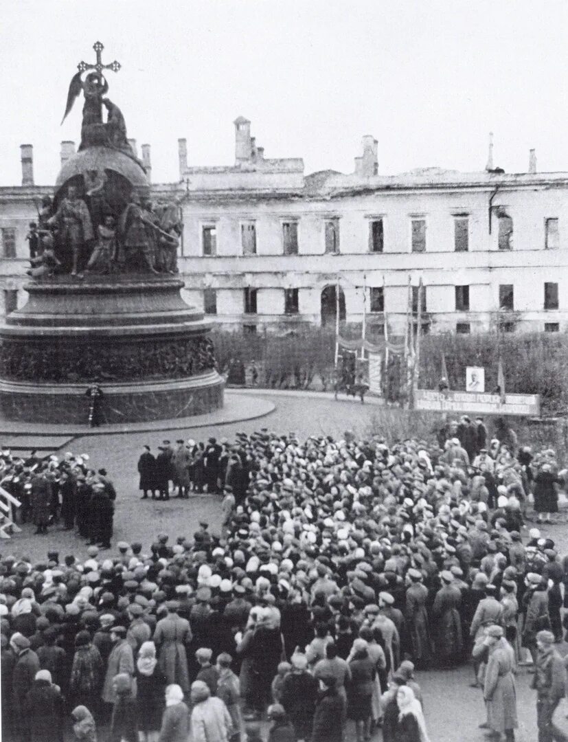 Памятник 1944 года. Открытие памятника тысячелетие России 1862. Открытие памятника 1000-летия России в Новгороде в 1862. Памятник тысячелетие России Новгород 1944. Открытие памятника тысячелетие России.