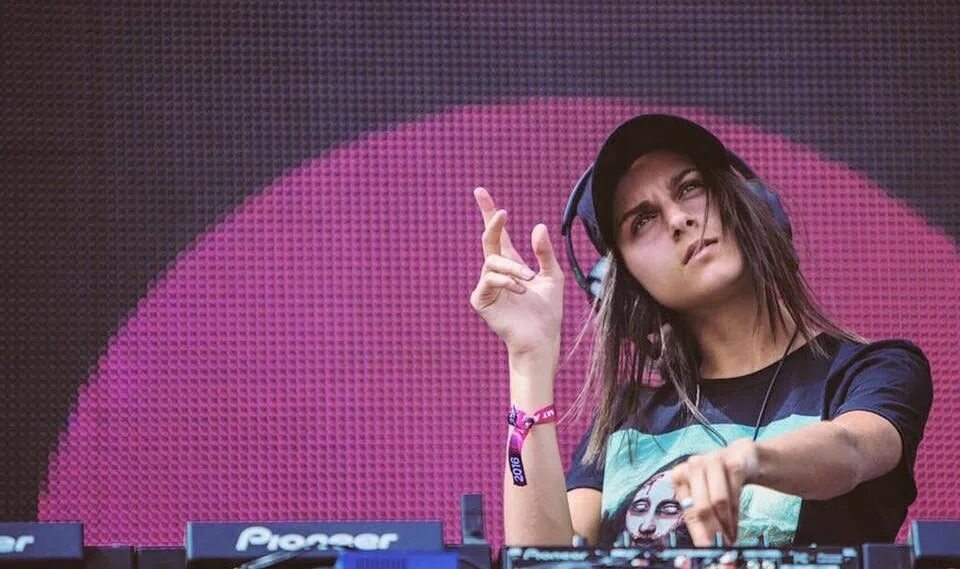 Rezz give in to you. Rezz канадский диджей. rezz spiral. rezz art. как выглядит rezz.