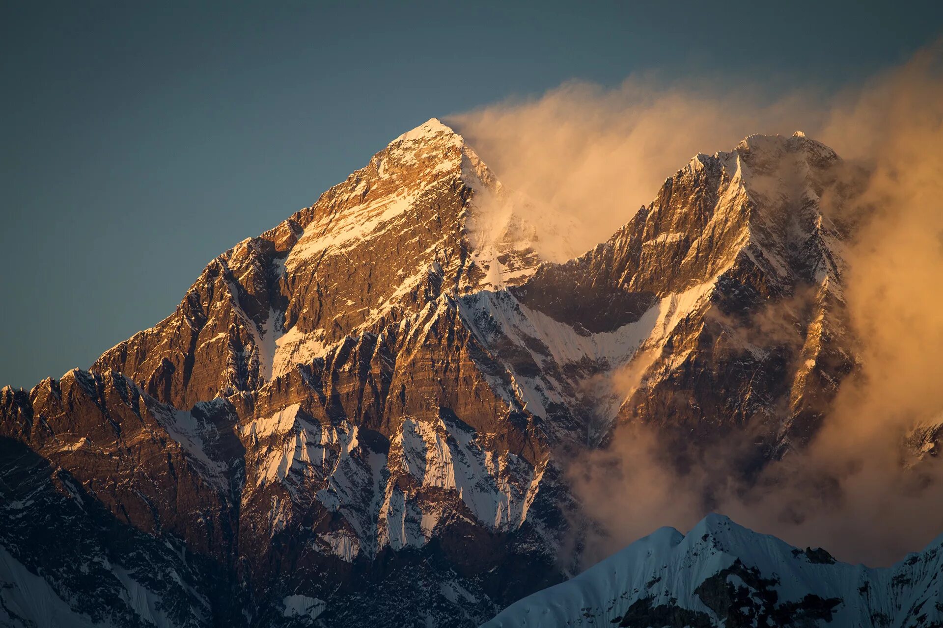 Горы снизу. Гималаи Эверест. Гималаи Эверест панорама. Горный массив Джомолунгма. Денали Белуха Чогори Эверест Канченджанга.