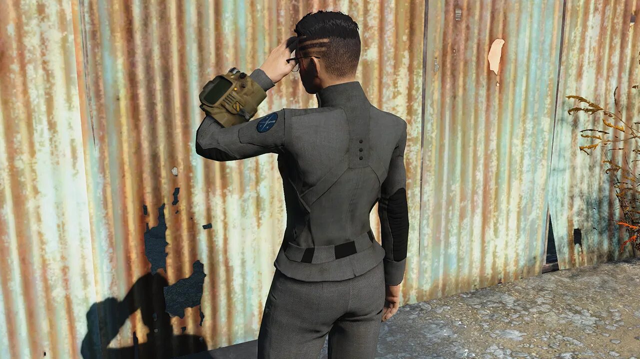 Fallout 4 психиатрическая. Фоллаут 4 полицейская форма. fallout 4 форма полиции. фоллаут 4 форма. фоллаут 76 военная форма.