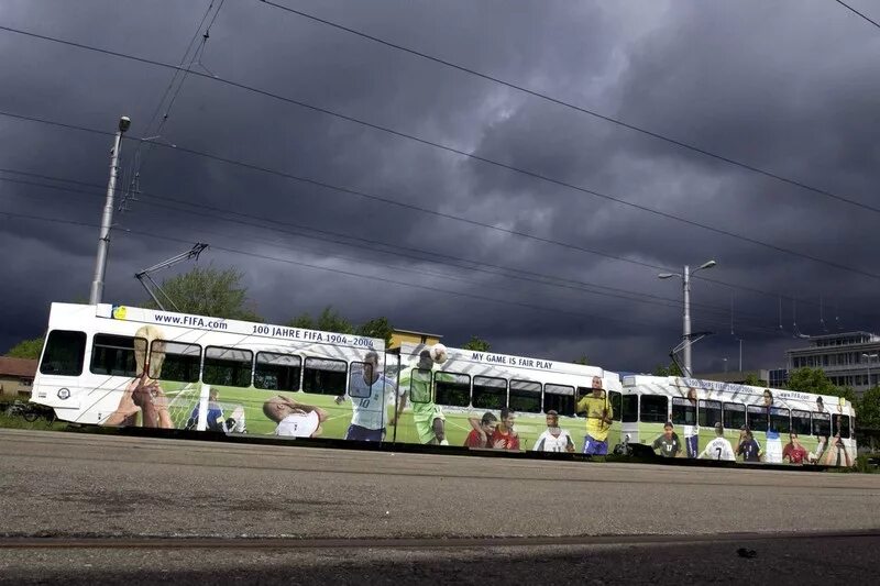 Длинные троллейбусы. Длинный троллейбус. Самый длинный троллейбус в мире. Длинном троллейбусном. Троллейбус в разных странах.