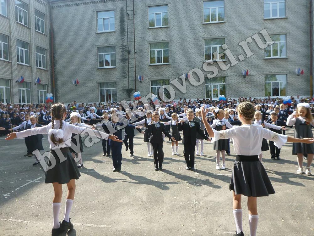 Школа 1 новозыбков. Школа 4 новозыбков. Гимназия новозыбков. Школа 1 новозыбков. Гимназия город новозыбков.