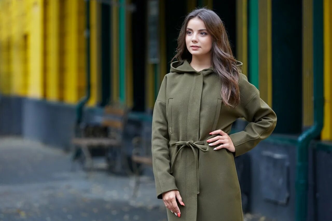 Как зовут девушку пальто. Женское пальто. женщина в пальто. пальто хаки. верхняя одежда для женщин.